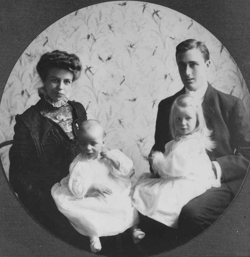 Young Eleanor and Franklin Roosevelt with Anna and baby James Young Eleanor and Franklin Roosevelt with Anna and baby James