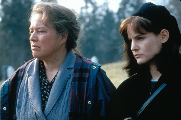 Kathy Bates and Jennifer Jason Leigh in <em>Dolores Claiborne</em> Kathy Bates and Jennifer Jason Leigh in <em>Dolores Claiborne</em>
