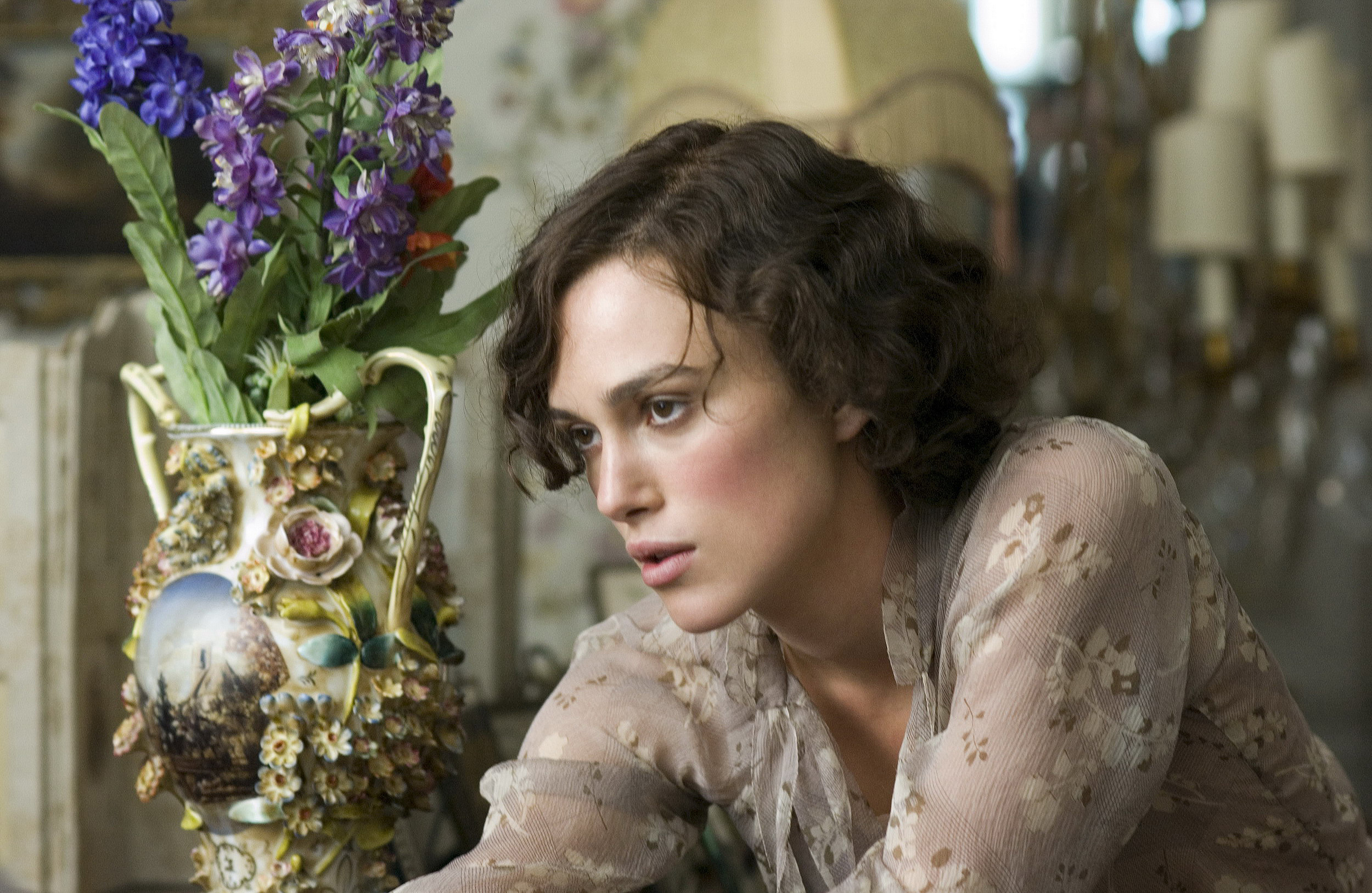 Keira Knightley with flowers in <em>Atonement</em>
