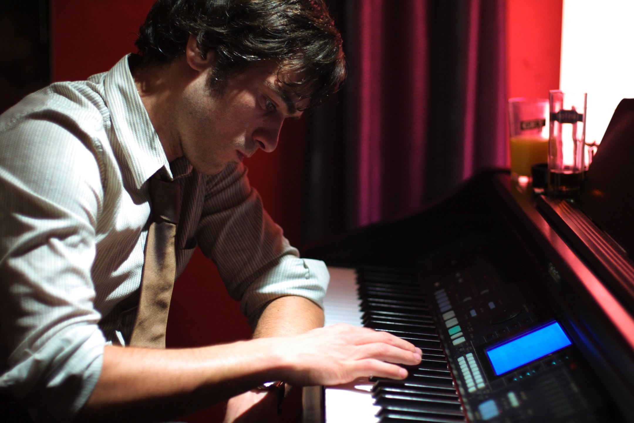 Romain Duris trying to find harmony in <em>The Beat My Heart Skipped</em>